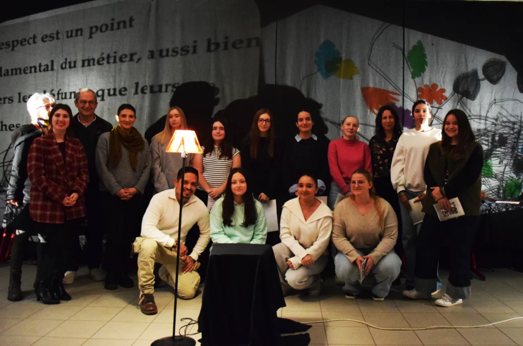 vernissage travailler avec la mort, exposition, sensibilisation, Bac pro SAPAT, service à la personne, enseignement socio-culturel, projet éducatif ambitieux, enseignement pluridisciplinaire